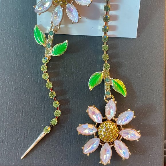 NWT Betsey Johnson Rhinestone Daisy Flower Mismatched Earrings - Picture 4 of 4